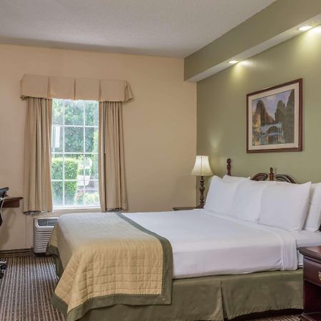 Baymont By Wyndham Lakeland Esterno foto