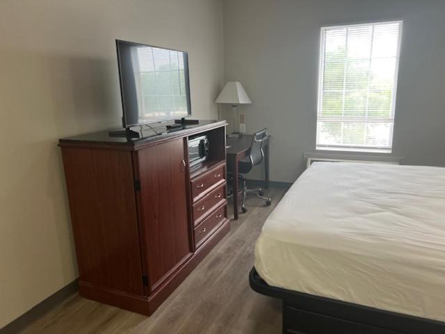 Baymont By Wyndham Lakeland Esterno foto