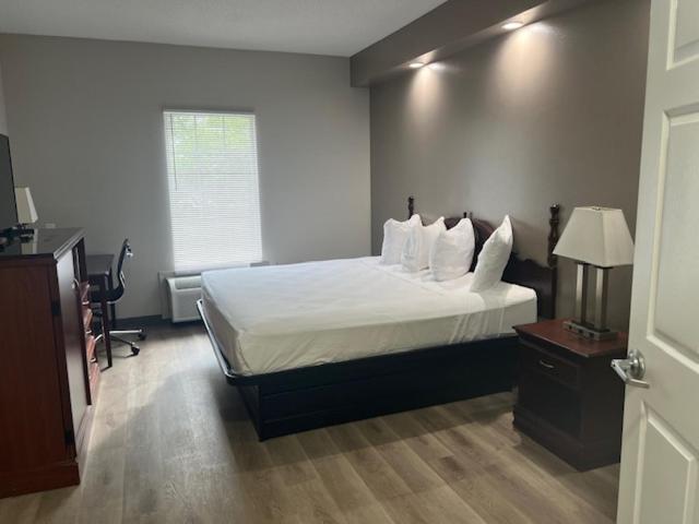 Baymont By Wyndham Lakeland Esterno foto